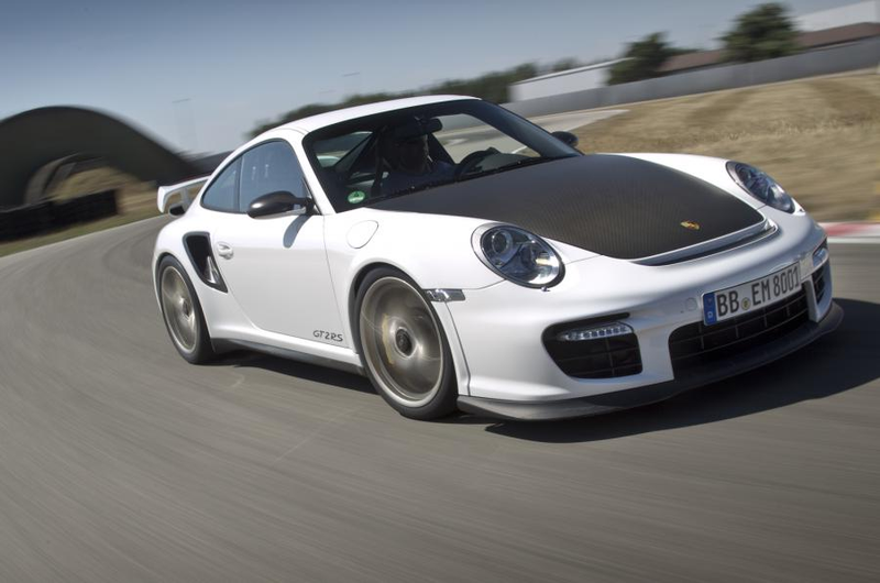 Illustration for article titled GT3 RS 4.0 vs. 911 R (vs. GT2 RS)